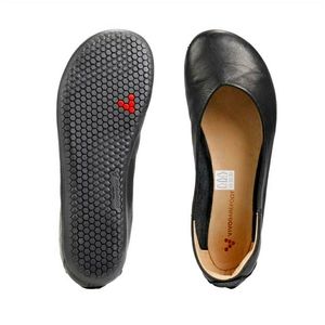 Black flats, feet shaped vivo barefoot sustainable leather Jing Jing 2 barefoot